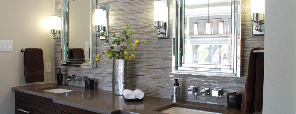 HOW TO USE PENDANT LIGHTS IN A BATHROOM DESIGN